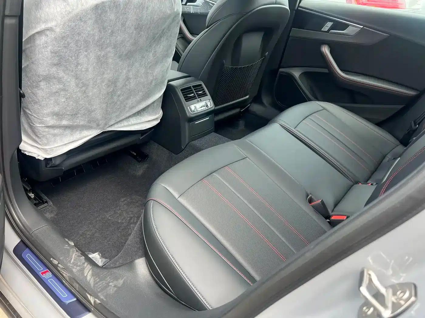 Audi A4L 2025 2 Million Unit Enjoyment Edition 40 TFSI Luxury Dynamic Model — миниатюра 9