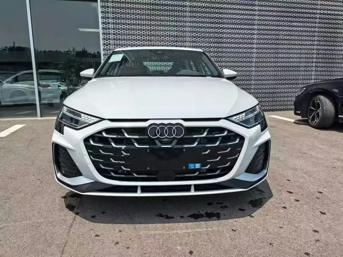 Audi A3 2025 Sportback 35TFSI Flying Spur Luxury Edition — миниатюра 2