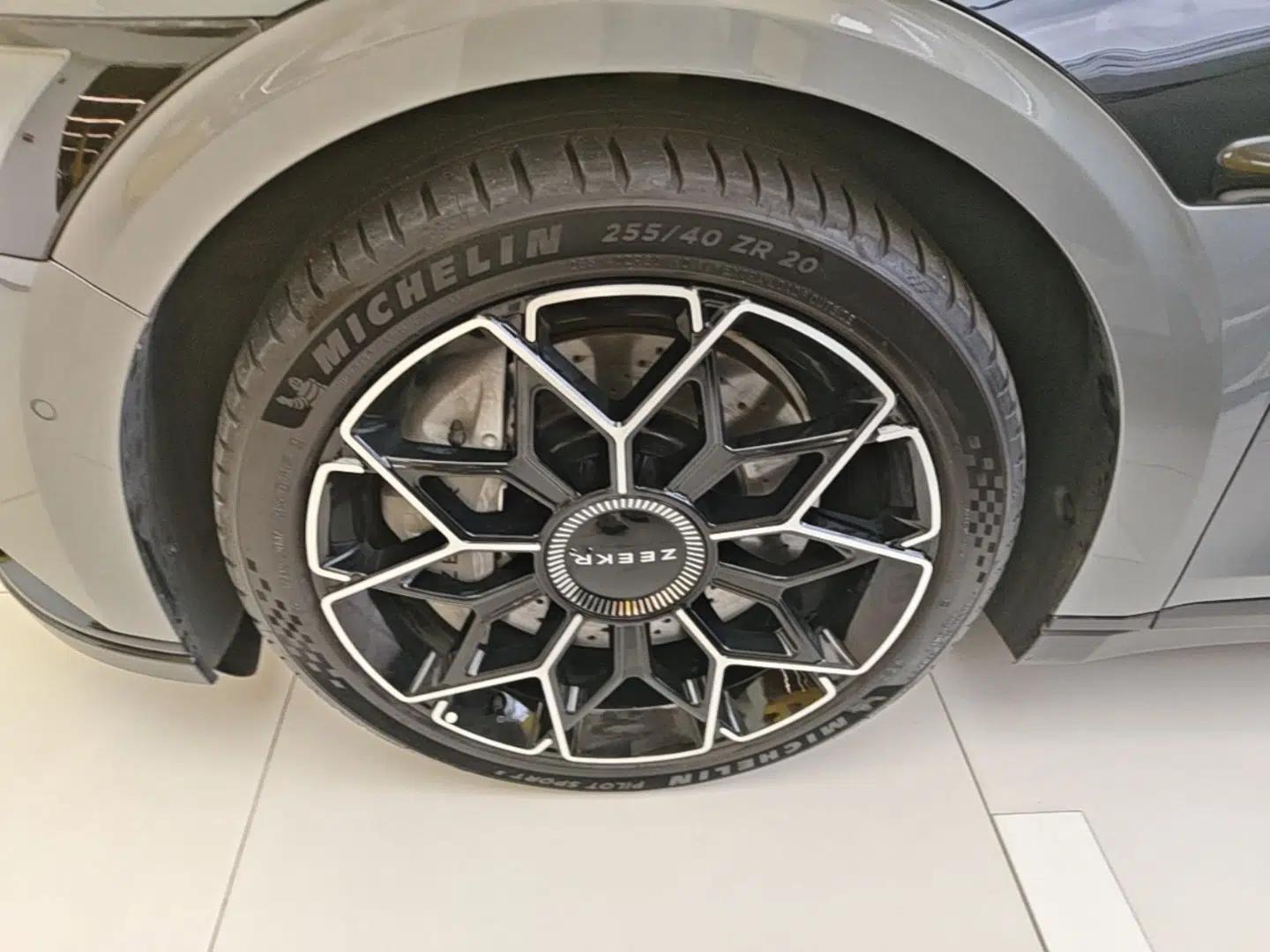 Zeekr 007 2024 Four-Wheel Drive Intelligent Driving Version 100 kWh — миниатюра 10