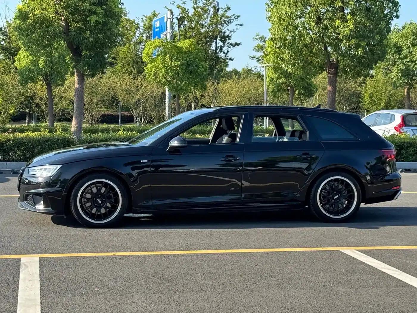 2020 Audi A4 Imported Model Avant 40 TFSI Luxury Dynamic Edition — миниатюра 4