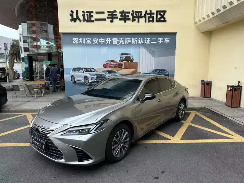 Lexus ES 2025 300h Premium Edition — миниатюра 1