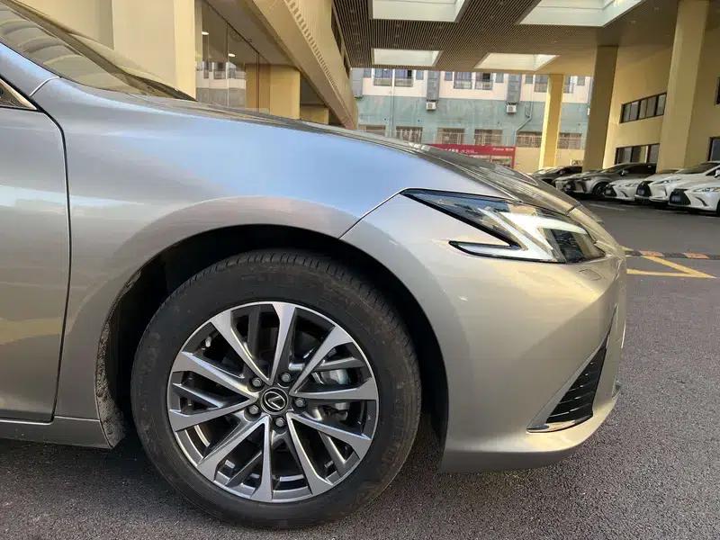 Lexus ES 2025 300h Premium Edition — миниатюра 6