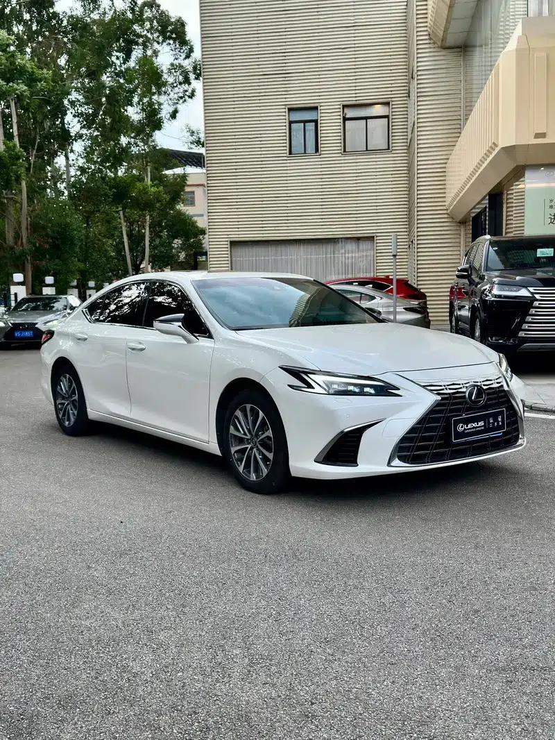 Lexus ES 2025 300h Premium Edition — миниатюра 3