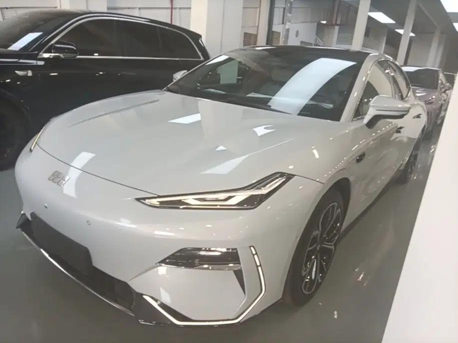 Geely Galaxy E8 2025 700 km Long-Range Intelligent Driving Version — миниатюра 1