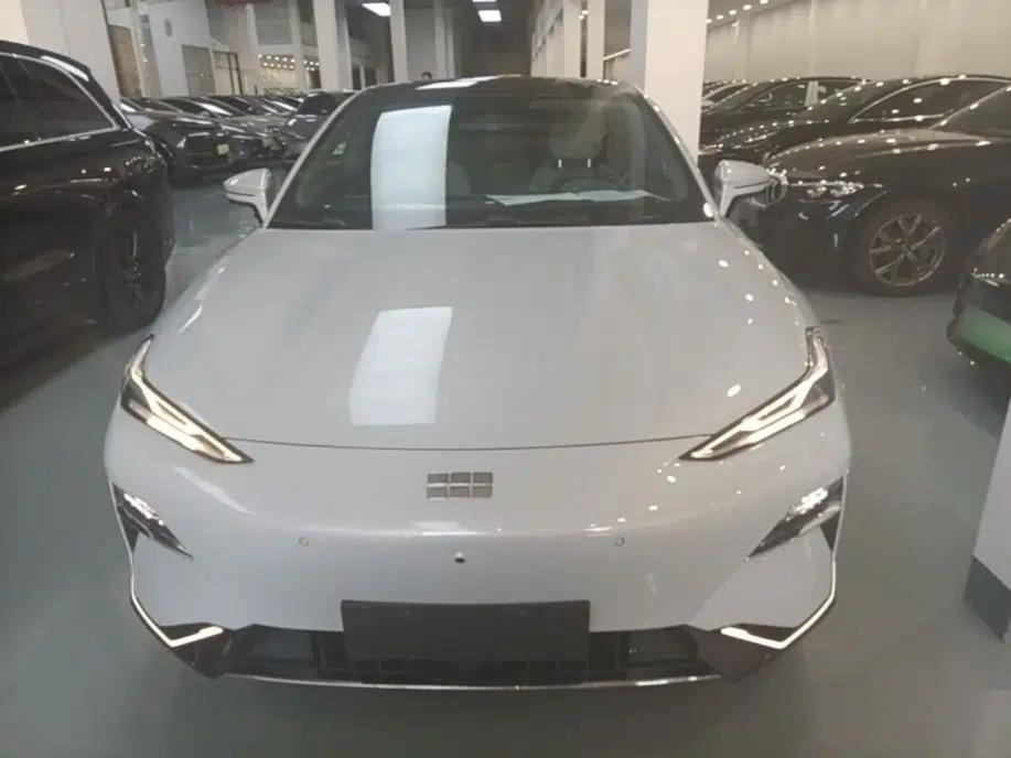 Geely Galaxy E8 2025 700 km Long-Range Intelligent Driving Version — миниатюра 2