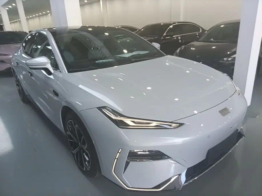 Geely Galaxy E8 2025 700 km Long-Range Intelligent Driving Version — миниатюра 3