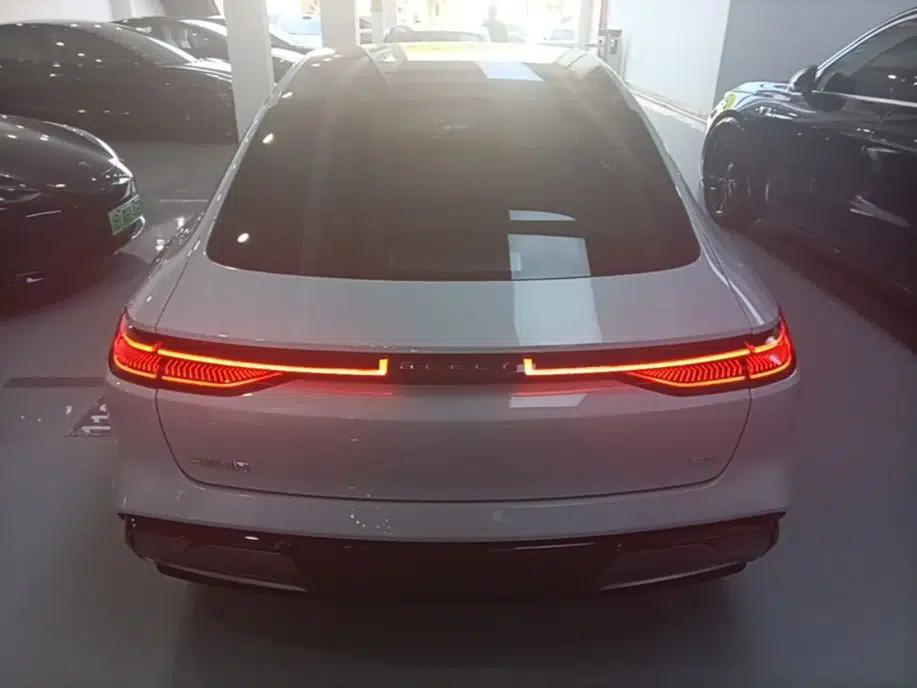 Geely Galaxy E8 2025 700 km Long-Range Intelligent Driving Version — миниатюра 5