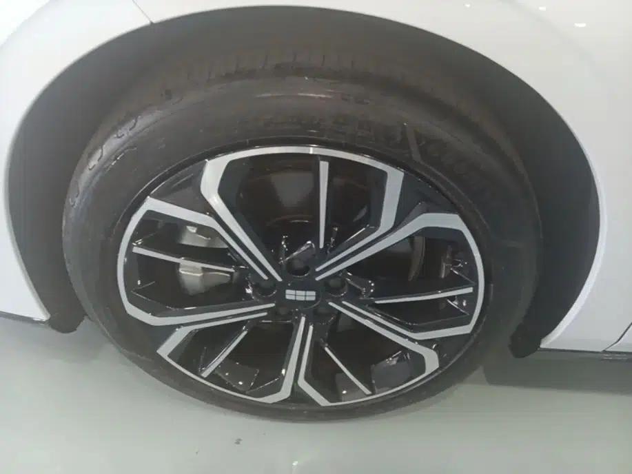 Geely Galaxy E8 2025 700 km Long-Range Intelligent Driving Version — миниатюра 10