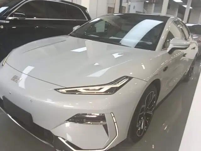 Geely Galaxy E8 2025 700 km Long-Range Intelligent Driving Version