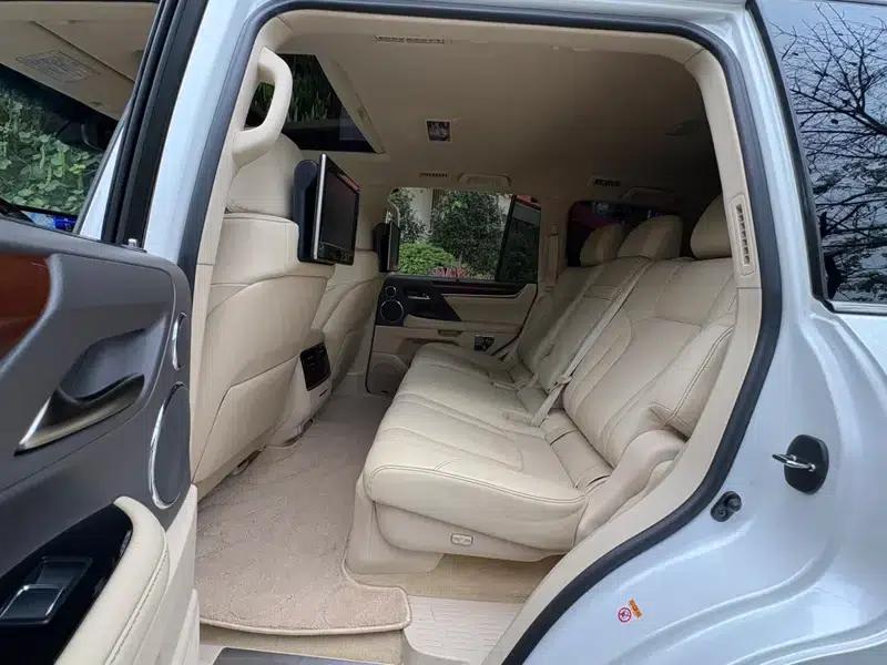 2016 Lexus LX 570 Premium Luxury Edition — миниатюра 22