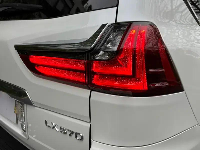 2016 Lexus LX 570 Premium Luxury Edition — миниатюра 9