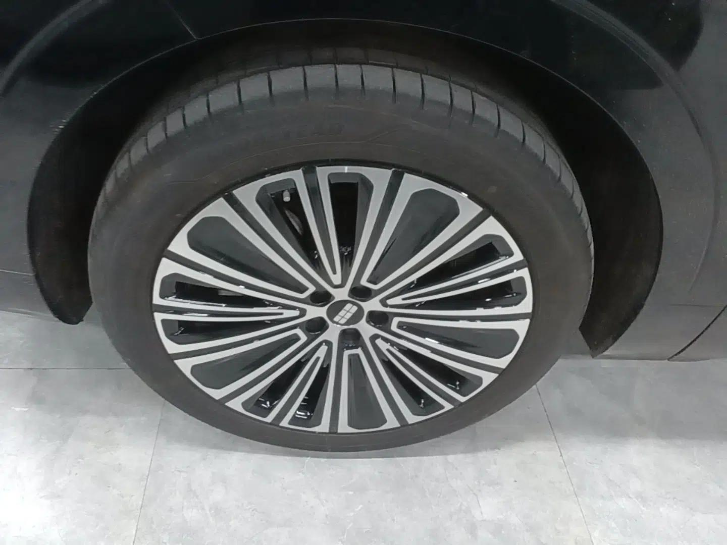 Geely Galaxy M9 2025 Model 210km Four-Wheel-Drive Leading Edition — миниатюра 10