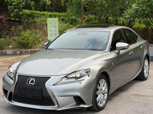 Lexus IS 2015 200t F SPORT