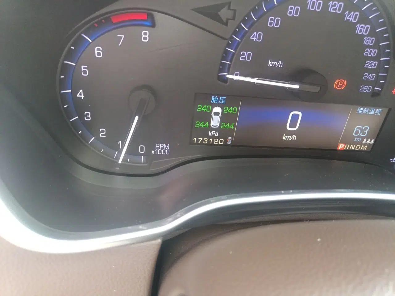 Cadillac SRX 2015 3.0L Elite Model — миниатюра 12