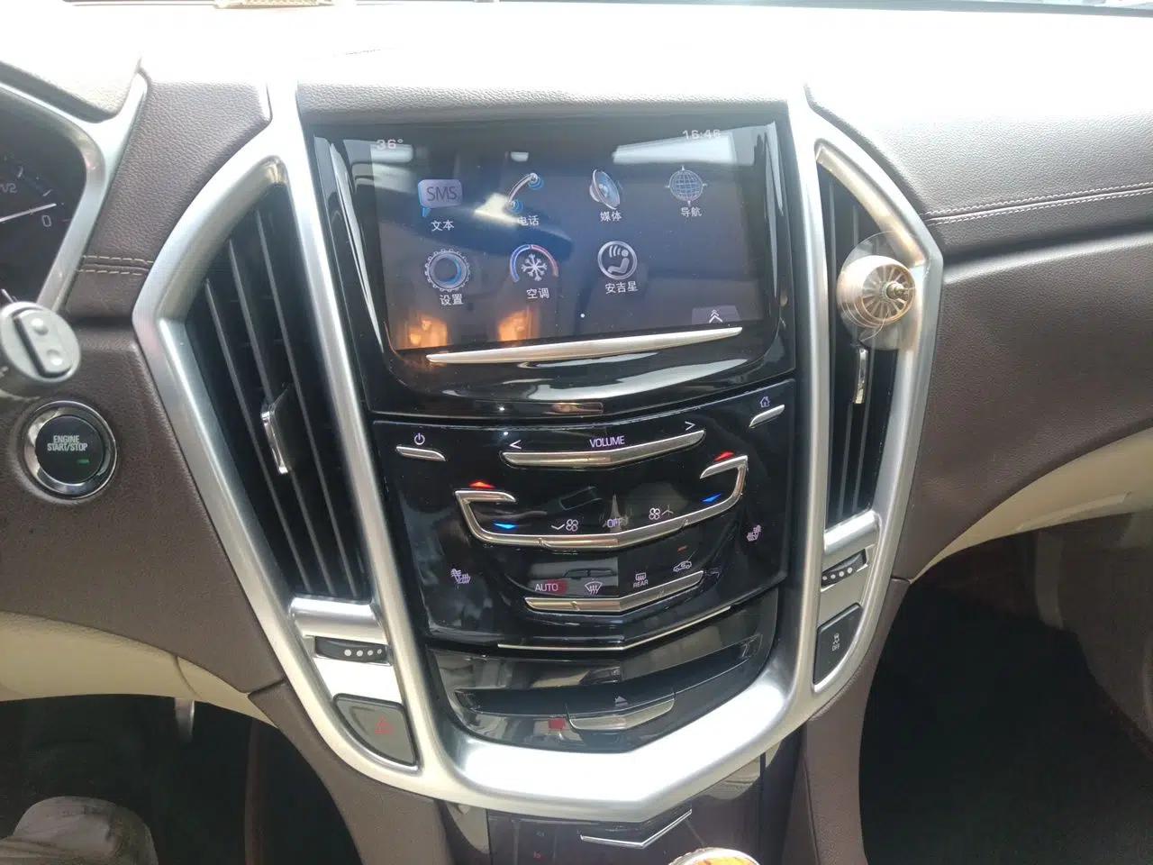 Cadillac SRX 2015 3.0L Elite Model — миниатюра 13