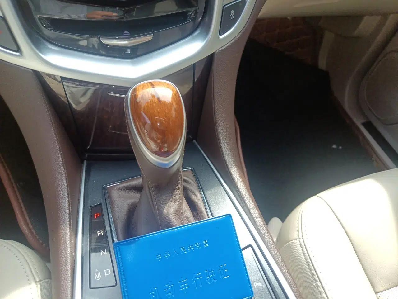 Cadillac SRX 2015 3.0L Elite Model — миниатюра 14
