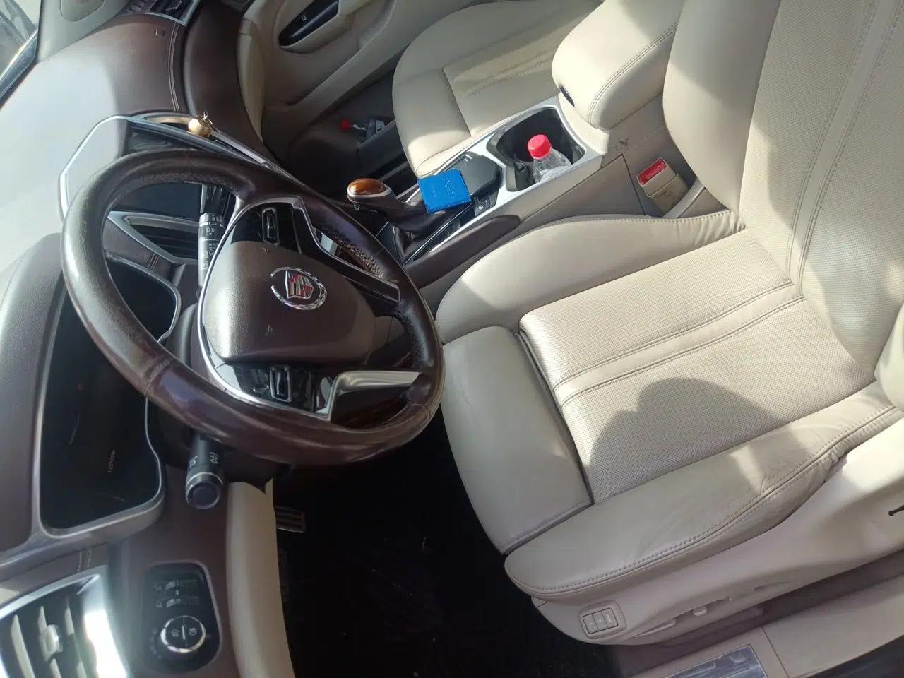 Cadillac SRX 2015 3.0L Elite Model — миниатюра 15