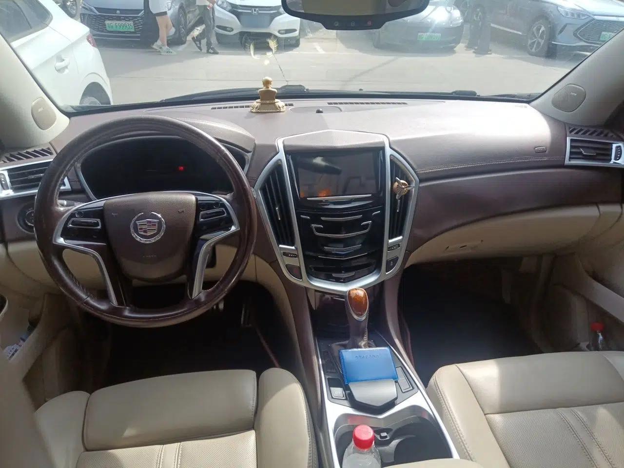 Cadillac SRX 2015 3.0L Elite Model — миниатюра 9