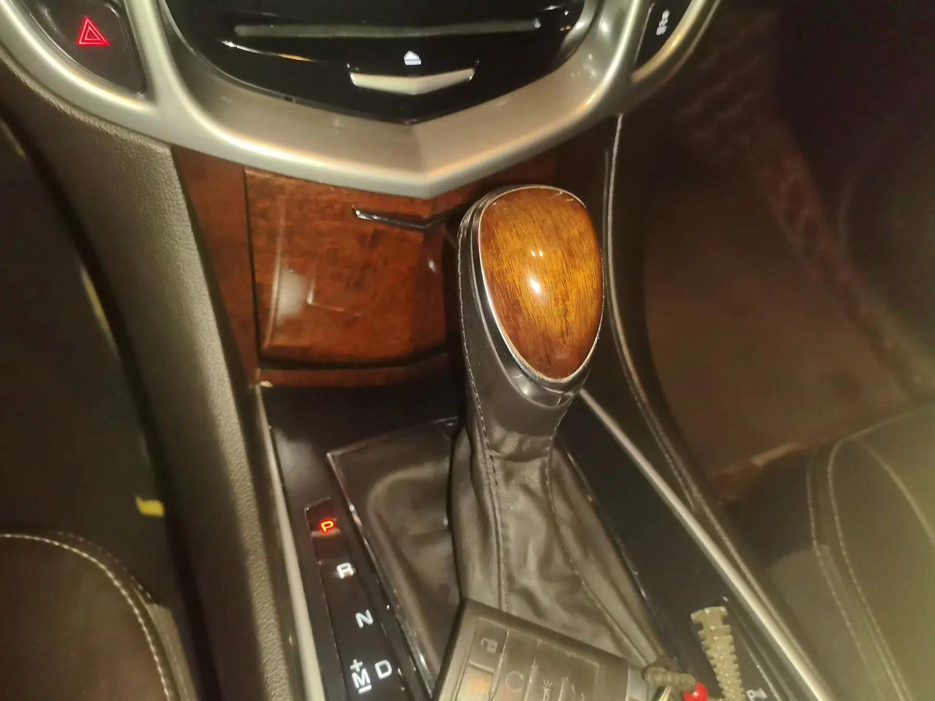 Cadillac SRX 2013 3.0L Elite Model — миниатюра 14