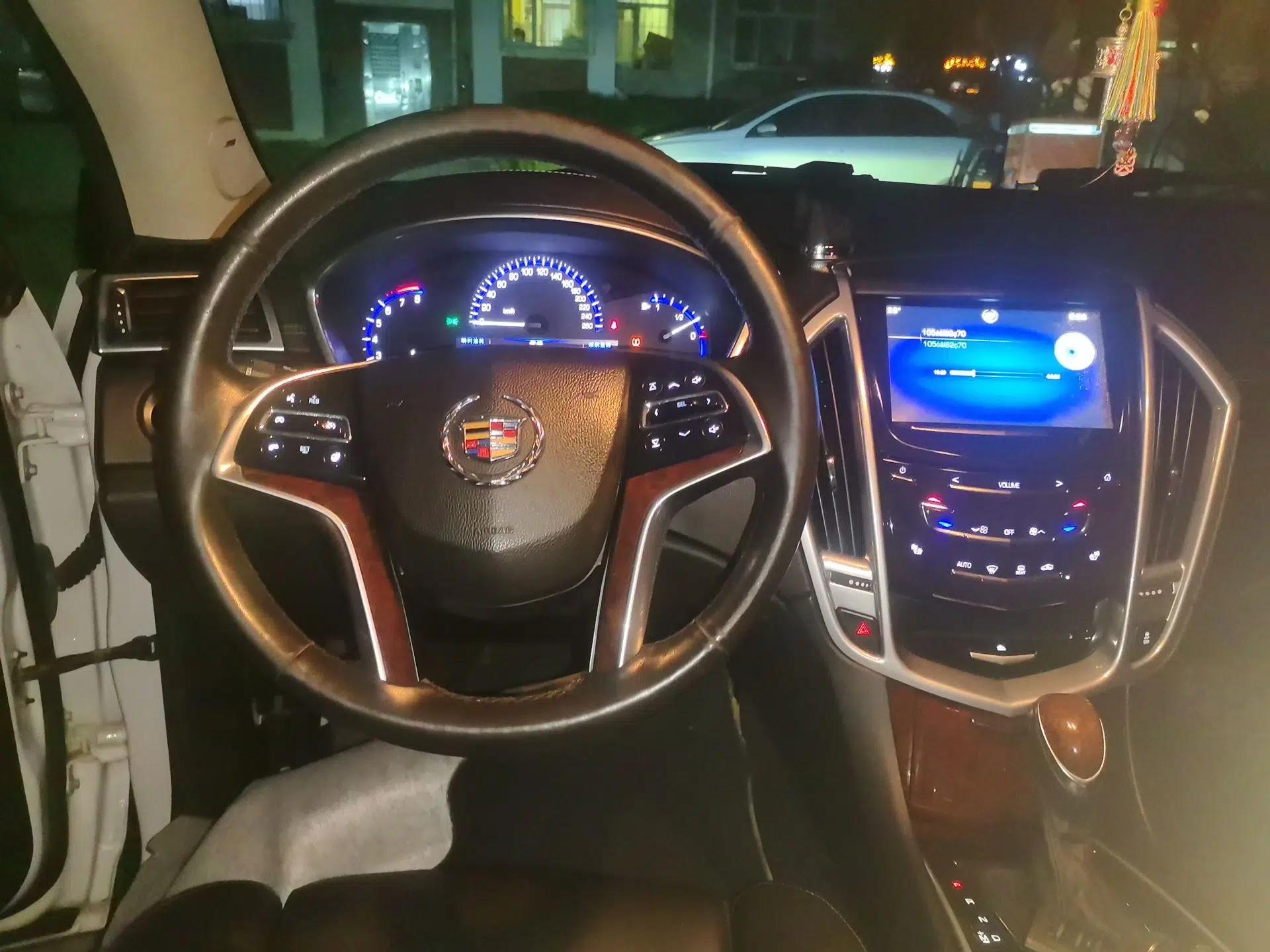 Cadillac SRX 2013 3.0L Elite Model — миниатюра 10