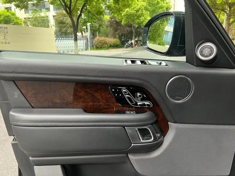 Range Rover 2021 3.0 L6 Legendary Edition — миниатюра 9