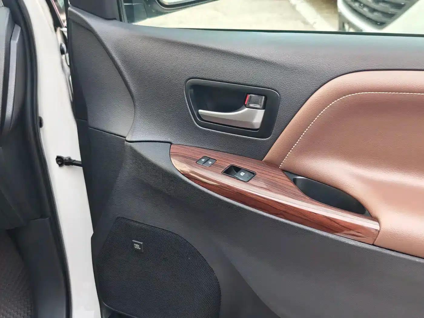 2015 SIENNA 3.5L AWD — миниатюра 26