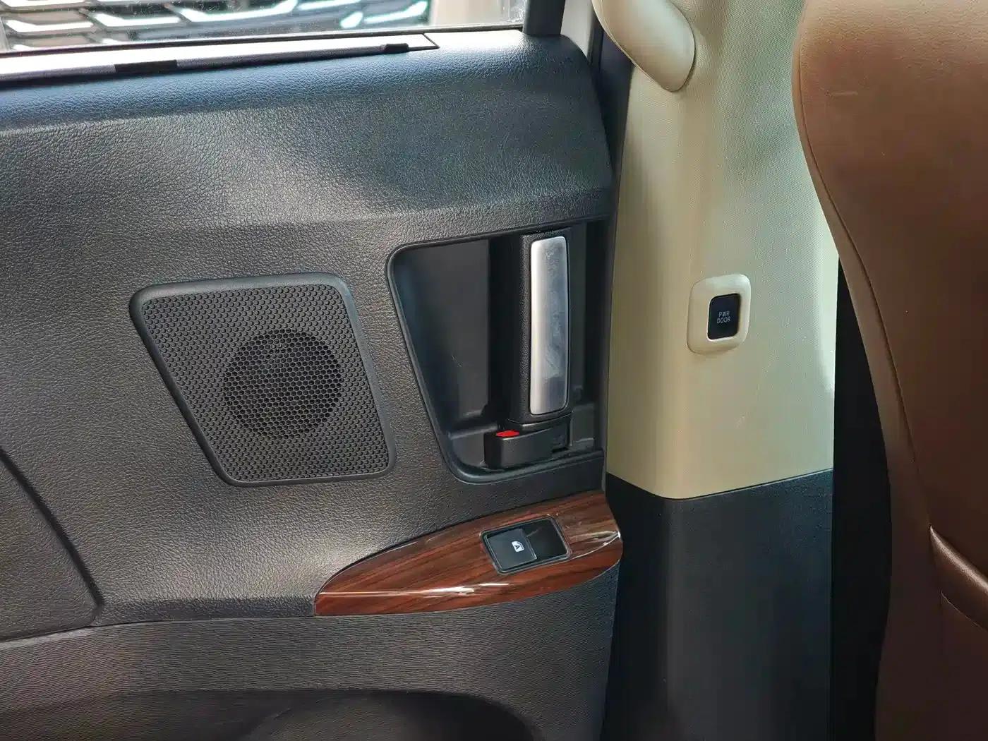 2015 SIENNA 3.5L AWD — миниатюра 28