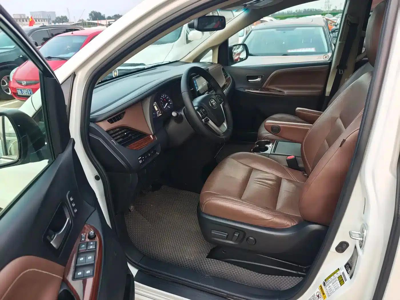 2015 SIENNA 3.5L AWD — миниатюра 9