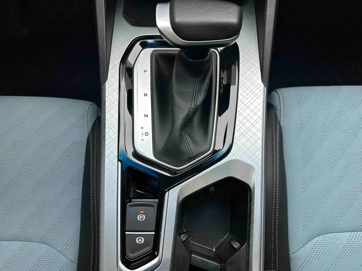 Geely Emgrand L 2022 1.4T CVT Supreme Edition — миниатюра 17