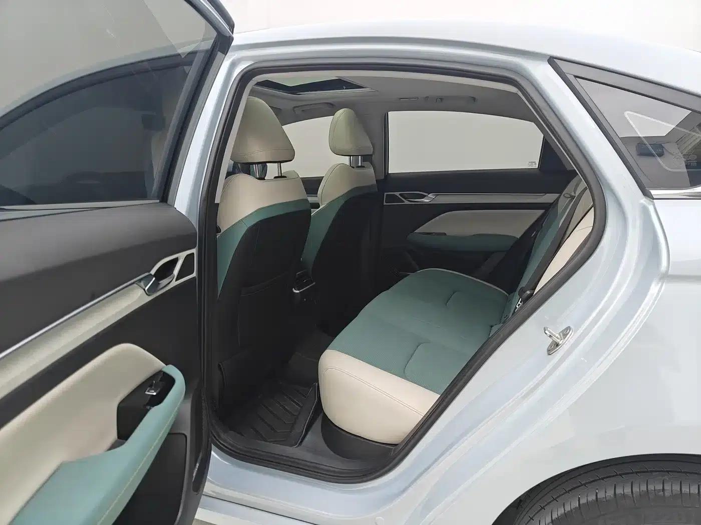 Geely Emgrand L HiP 2022 1.5TD-DHT Pro 100KM Super Speed — миниатюра 10