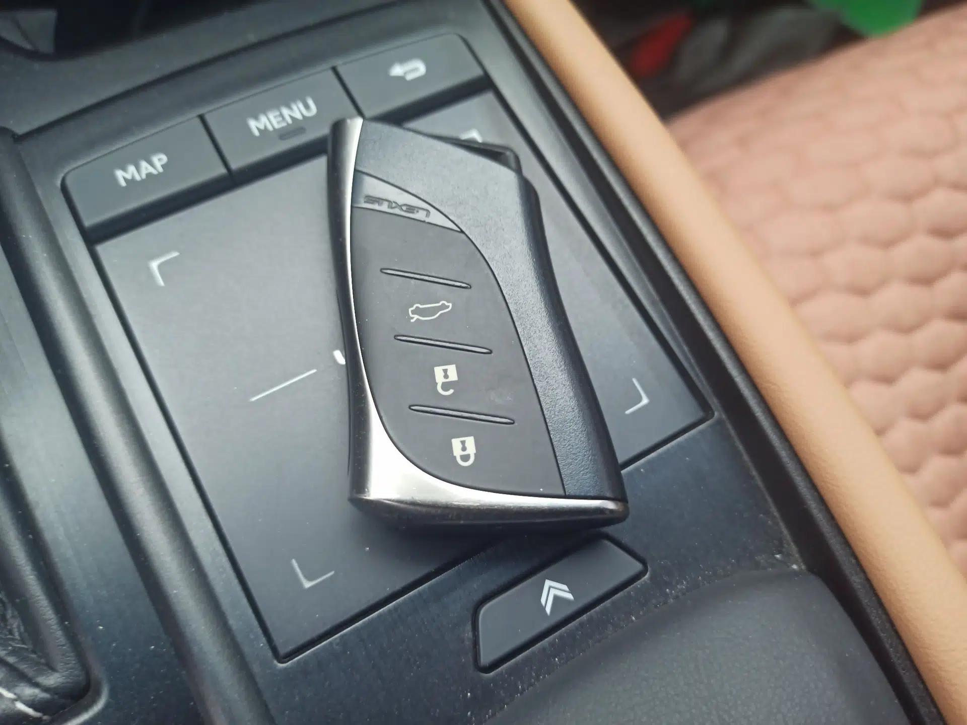Lexus ES 2019 300h Millionth Anniversary Limited Edition China VI Standard — миниатюра 17