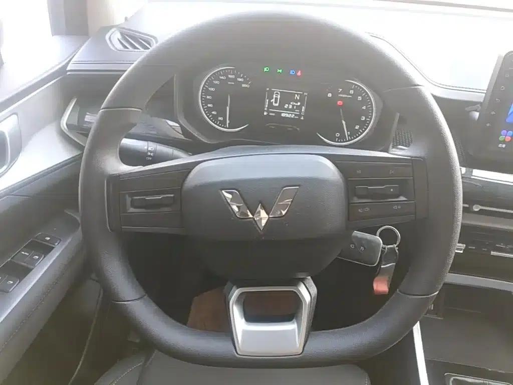 Wuling Jiachen 2022 1.5L Manual Enjoyment Elite Edition — миниатюра 11