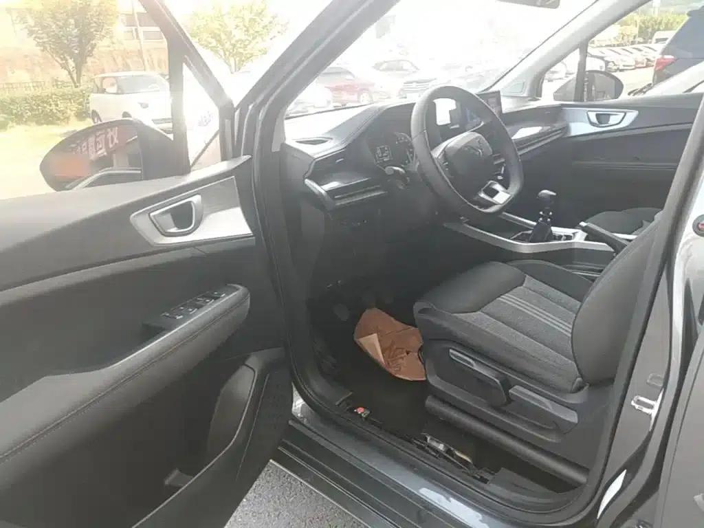 Wuling Jiachen 2022 1.5L Manual Enjoyment Elite Edition — миниатюра 16
