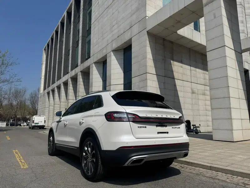 Navigator 2021 2.0T AWD Premium Edition — миниатюра 4