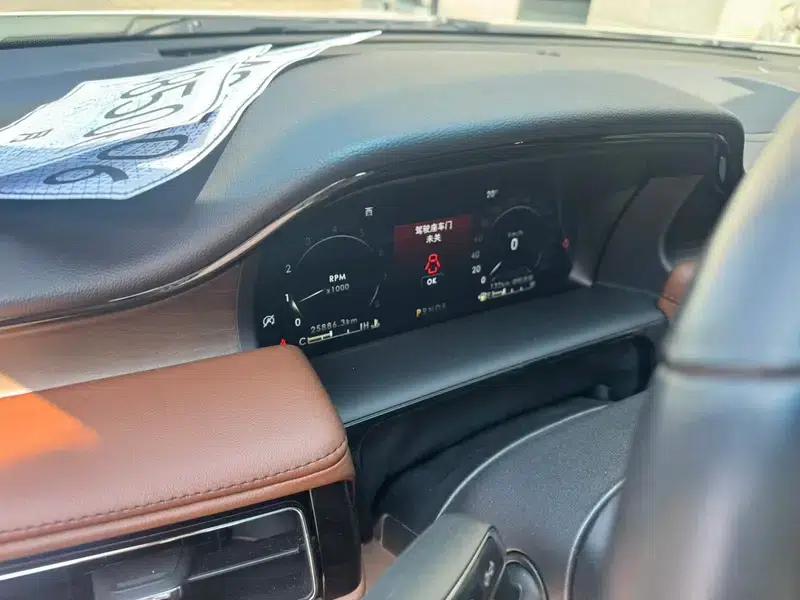Navigator 2021 2.0T AWD Premium Edition — миниатюра 8