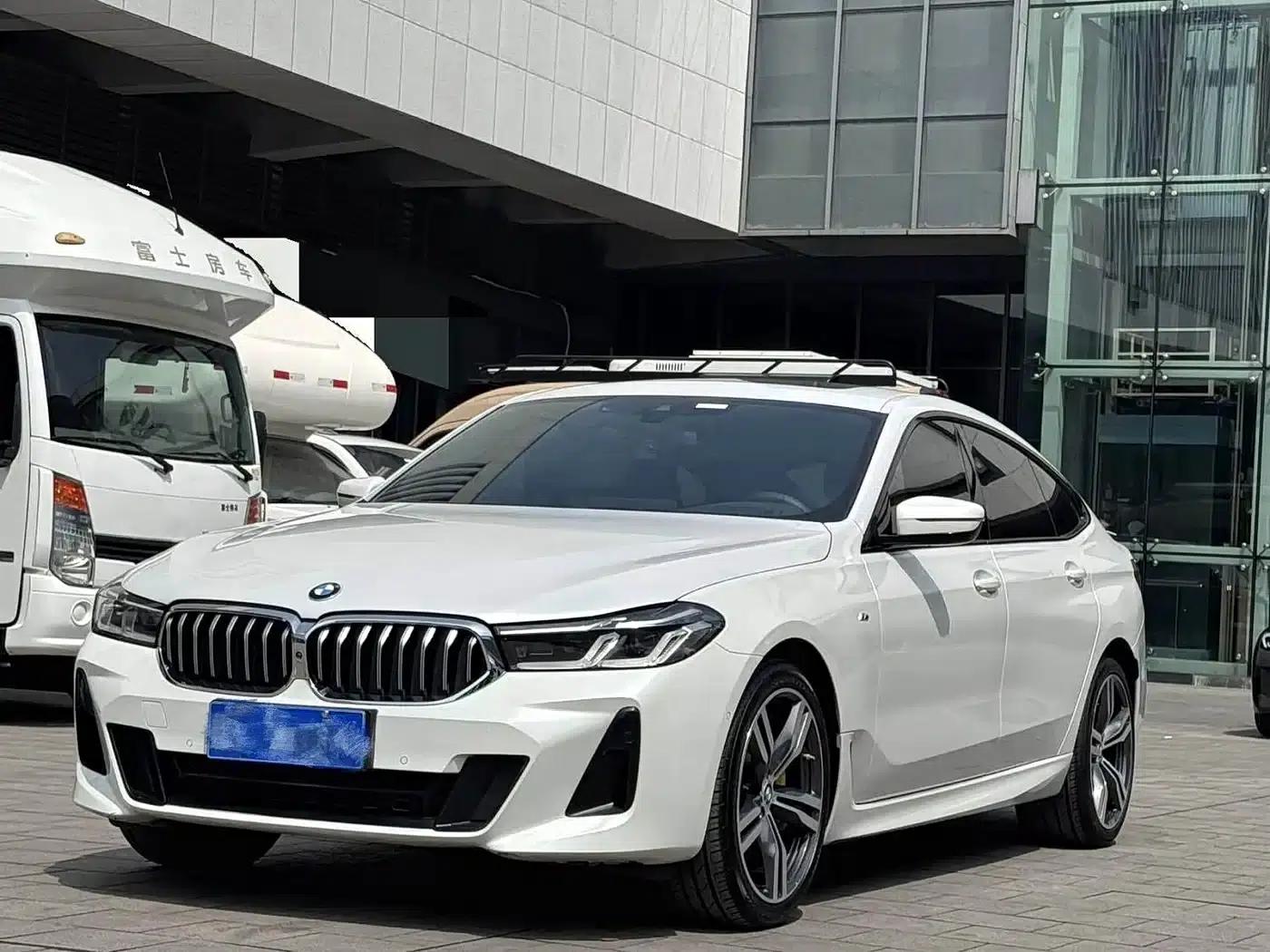 2021 BMW 6 Series GT 630i M Sport Package — миниатюра 1