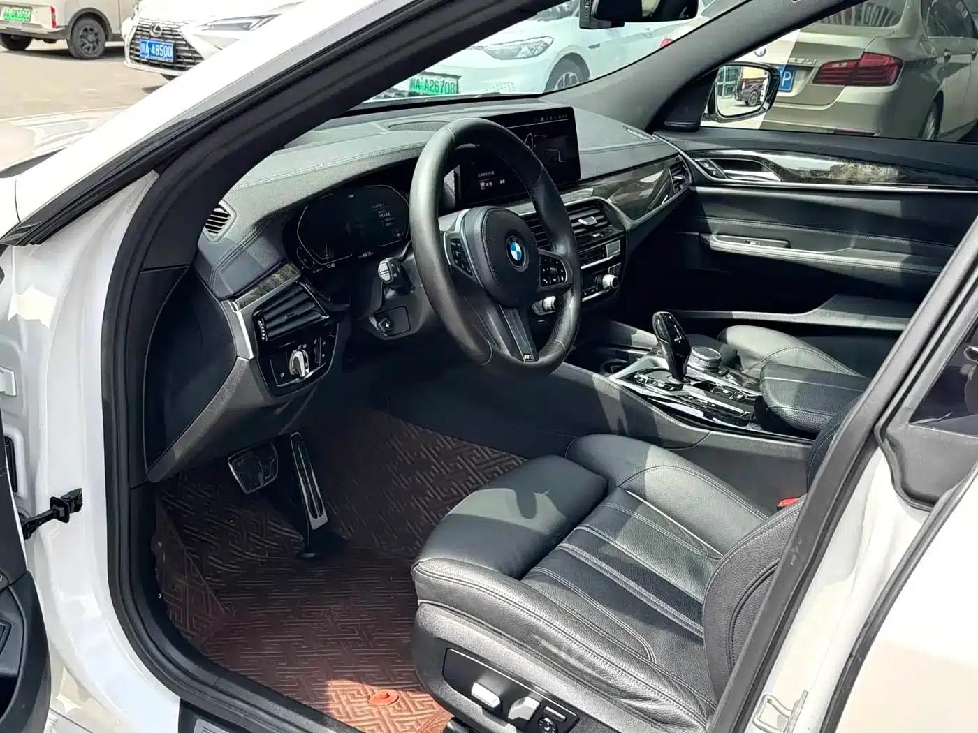 2021 BMW 6 Series GT 630i M Sport Package — миниатюра 4