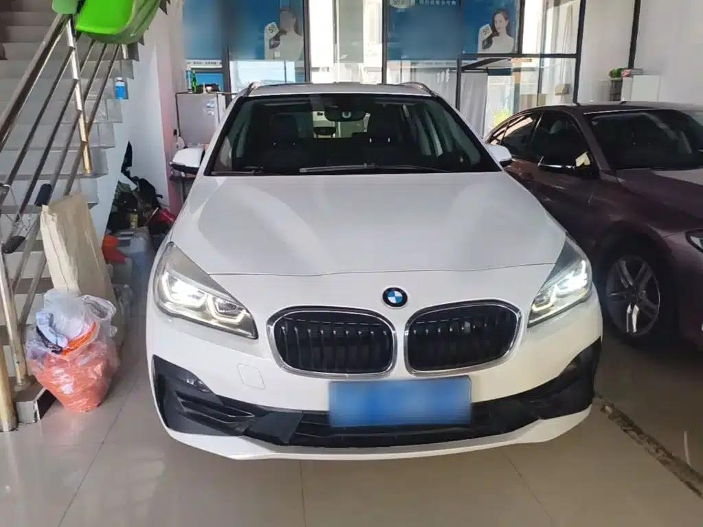 2018 BMW 2 Series Gran Tourer 218i Luxury Sport Package — миниатюра 3