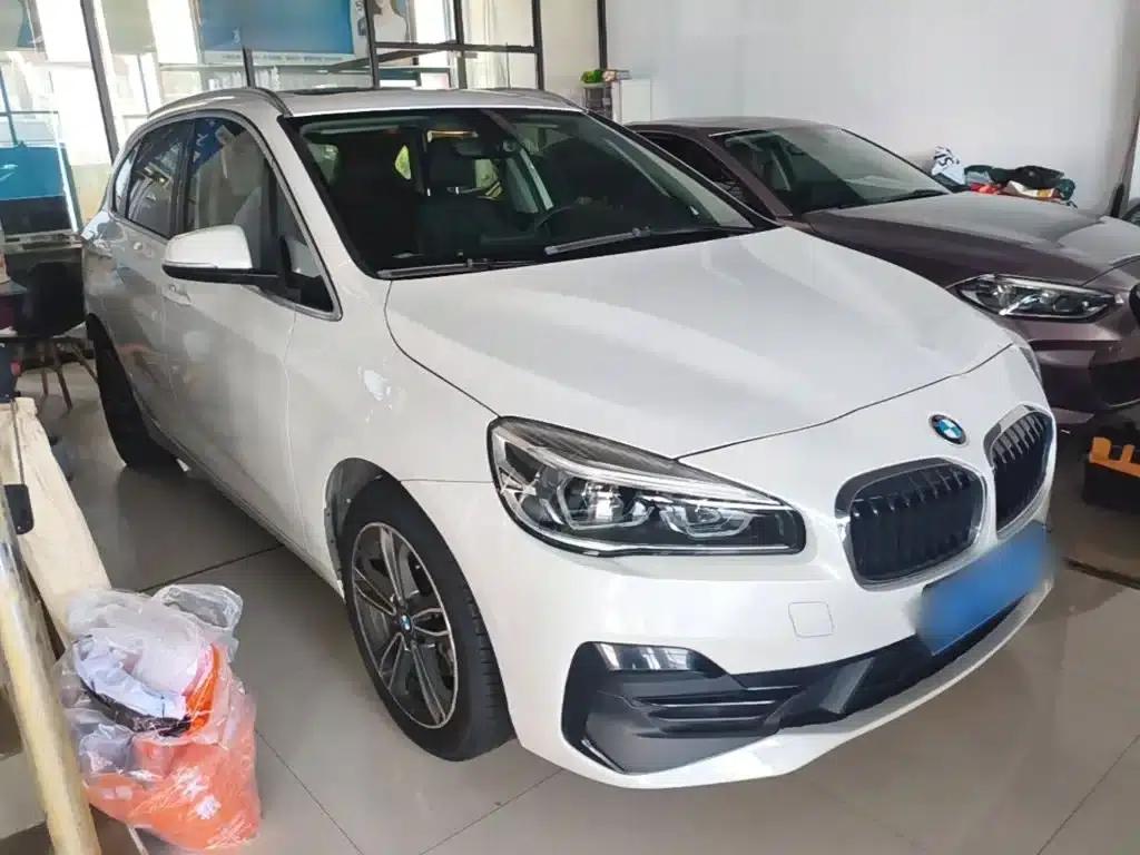 2018 BMW 2 Series Gran Tourer 218i Luxury Sport Package — миниатюра 4