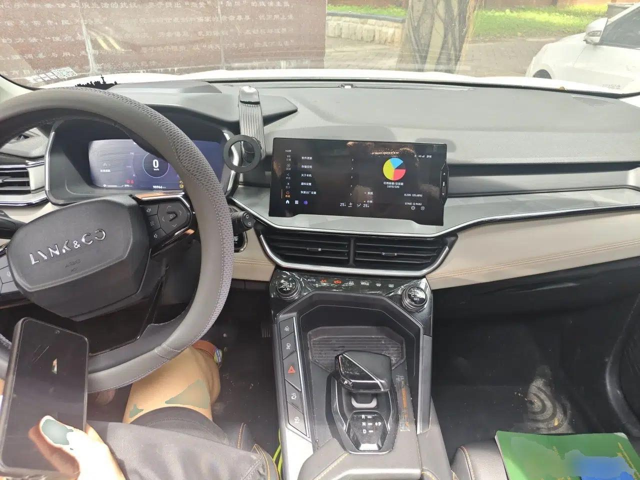 Lynk & Co 06 EM-P 2022 PHEV 84 km Range Pro Version — миниатюра 9