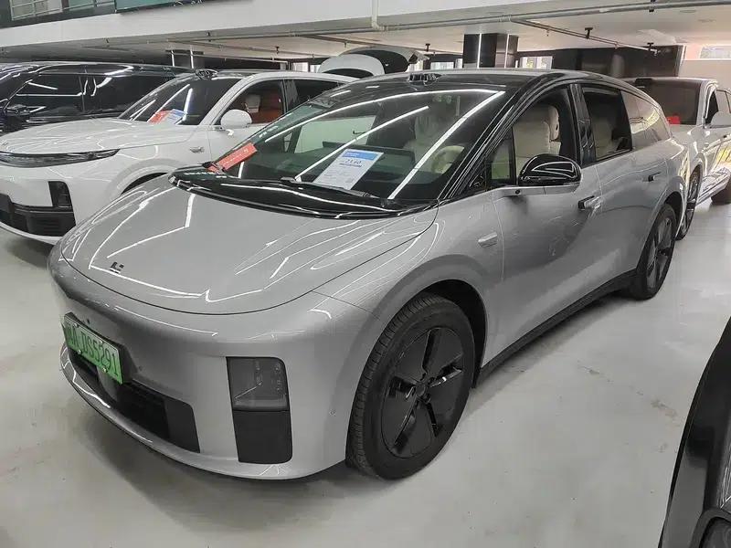 Li Auto i6 2025 Two-Wheel Drive Standard Edition — миниатюра 1