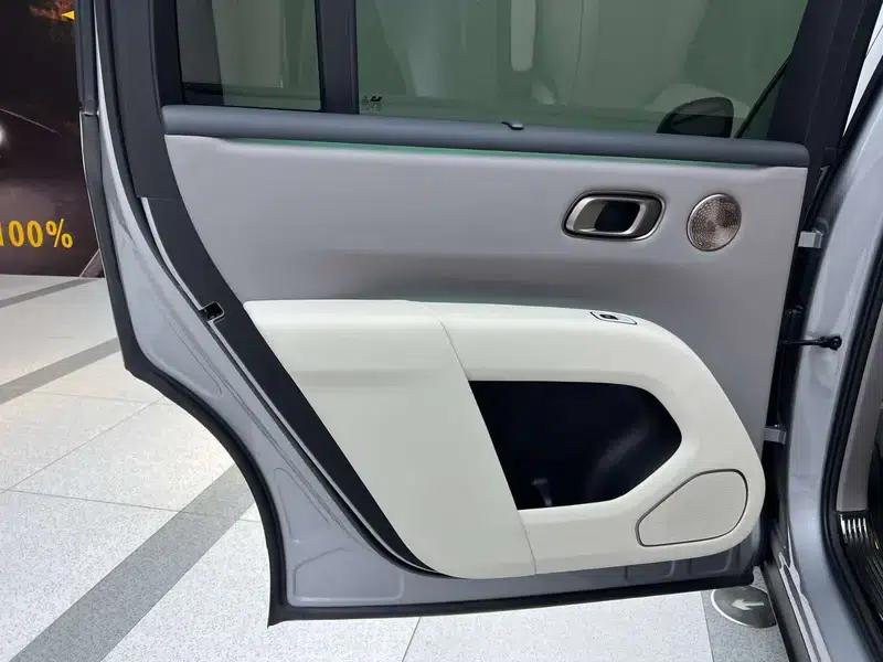 Li Auto i8 2025 Standard Edition — миниатюра 12