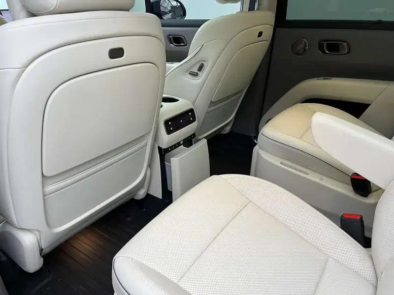 Li Auto i8 2025 Standard Edition — миниатюра 28