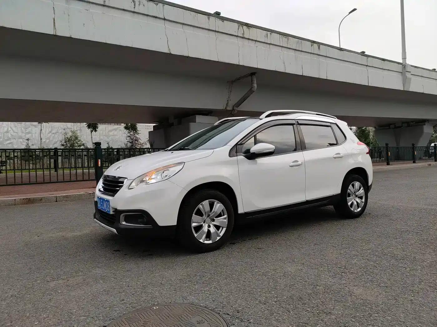 Peugeot 2008 2018 230THP Automatic Fashion Edition — миниатюра 1