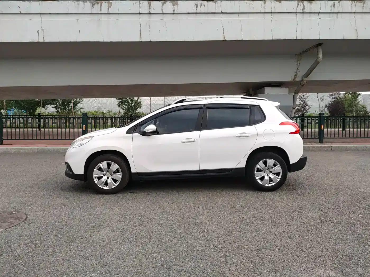 Peugeot 2008 2018 230THP Automatic Fashion Edition — миниатюра 2