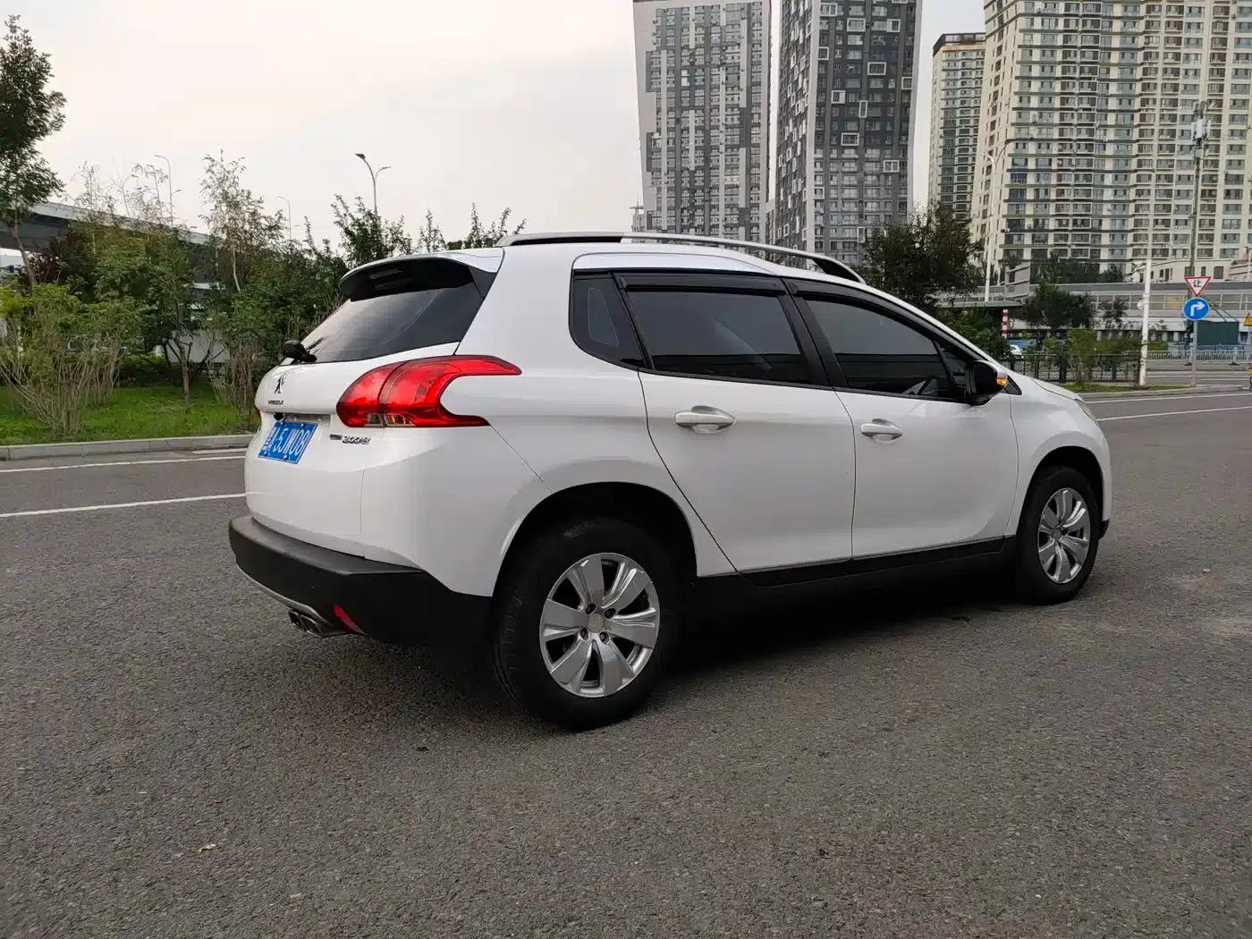 Peugeot 2008 2018 230THP Automatic Fashion Edition — миниатюра 5
