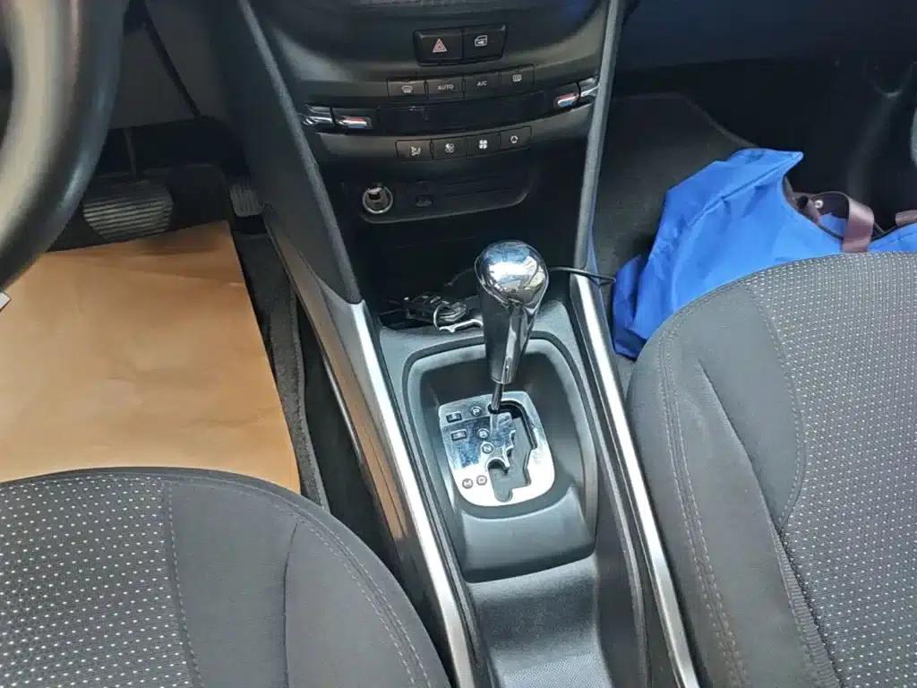 Peugeot 2008 2014 Model 1.6L Automatic Fashion Edition — миниатюра 14