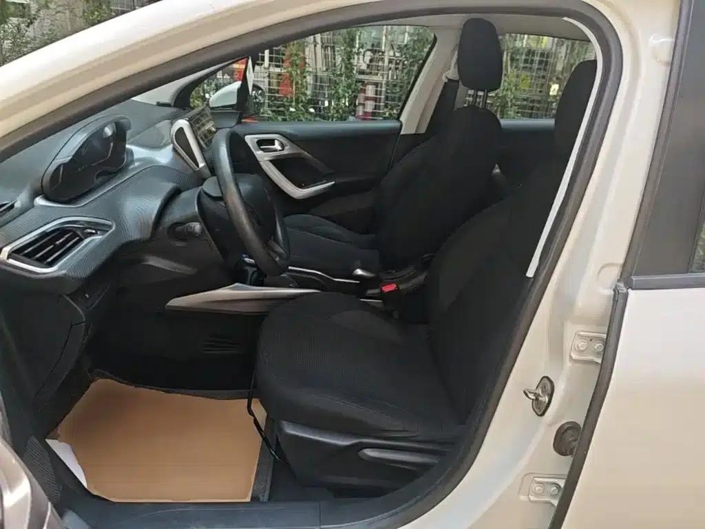 Peugeot 2008 2014 Model 1.6L Automatic Fashion Edition — миниатюра 15