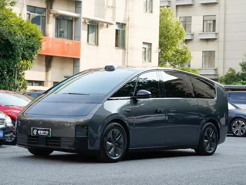 Li Auto MEGA 2024 Ultra Edition — миниатюра 1