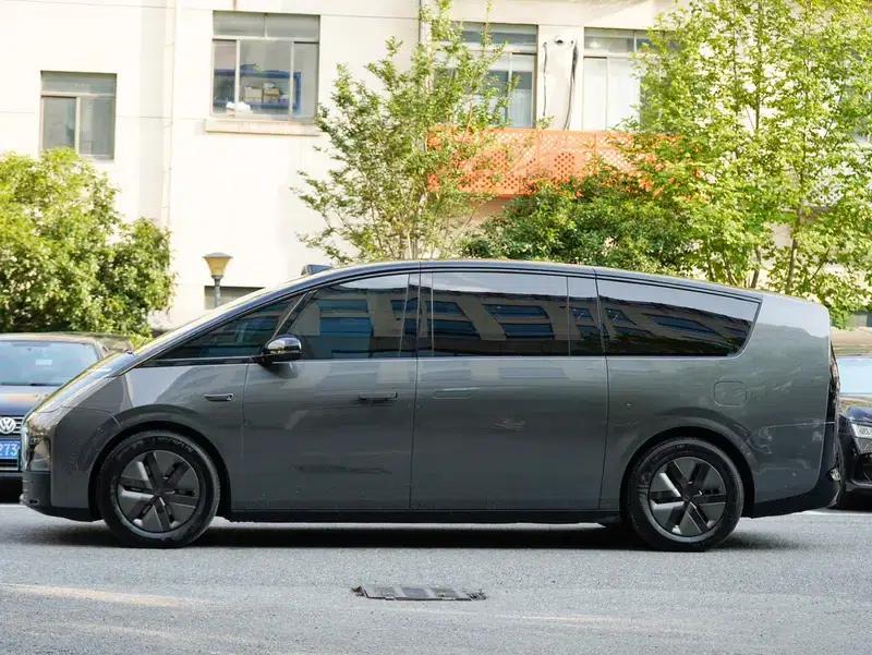 Li Auto MEGA 2024 Ultra Edition — миниатюра 2